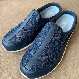 Easy Spirit Mules-11W
